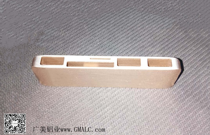 ���������Ʒ��ǣ���ɫ������