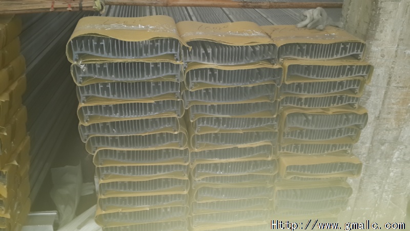 ���ɢ����